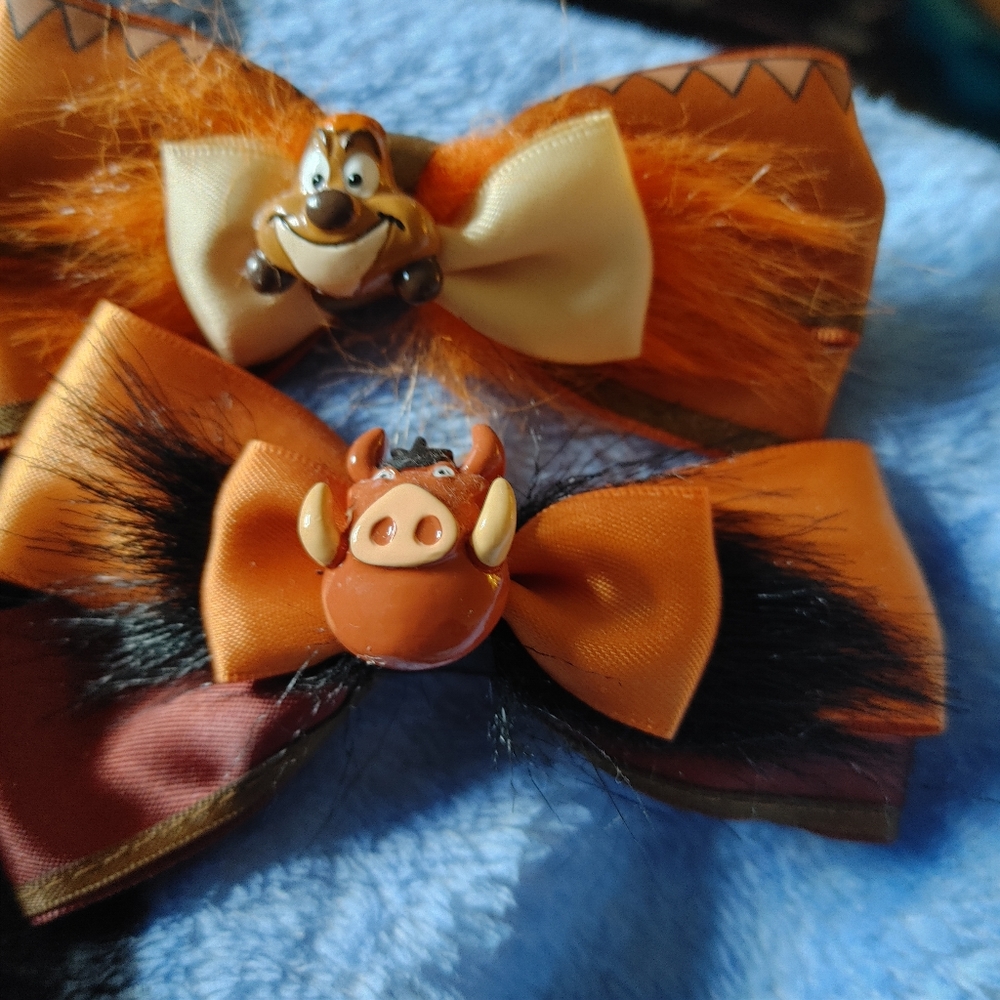 Timon and Pumba bow set